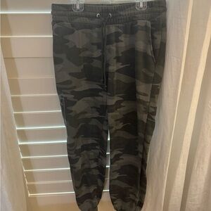 wild fable size small camo sweatpants
